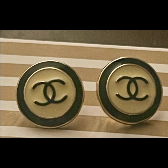 Repurposed Buttons - Picture 3 of 6